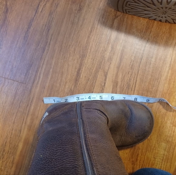 UGG Boots - Picture 5 of 5